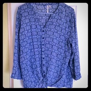 Patterned bottom tie blouse